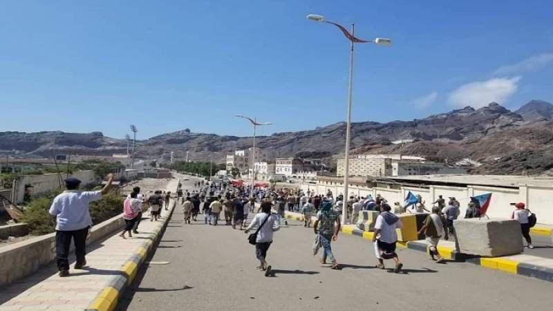 متظاهرون يقتحمون قصر معاشيق في عدن المحتلة 