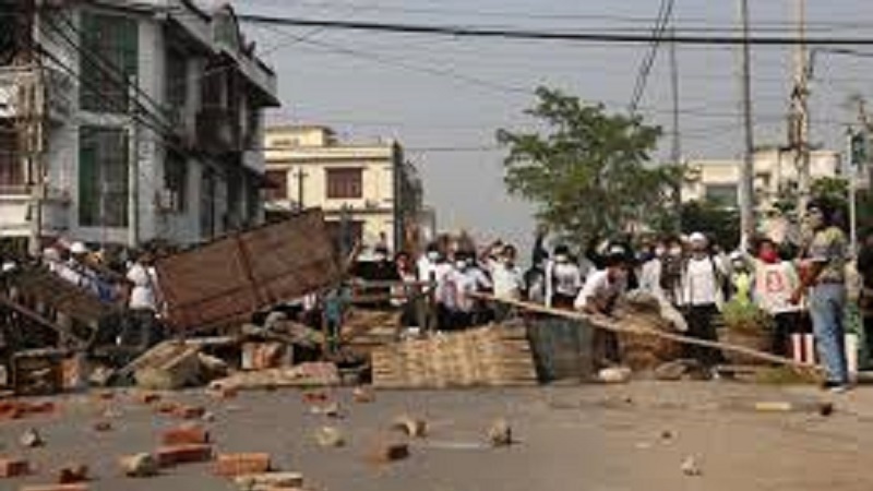 Ancora scontri in Birmania, Yangon è un campo di battaglia