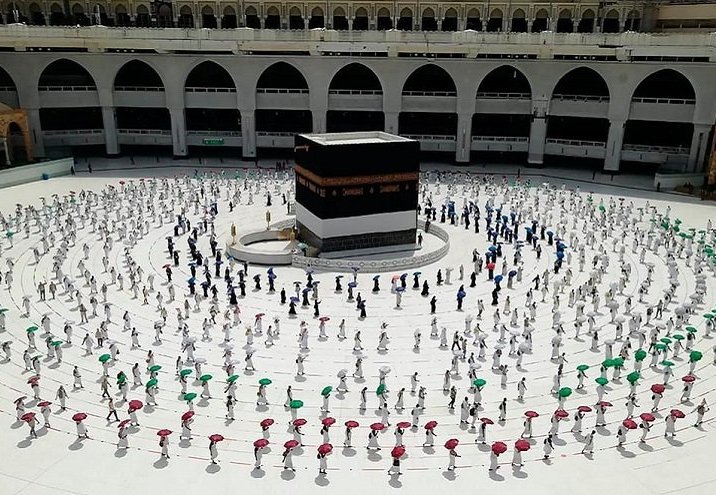 السعودية تجبر حجاج بيت الله الحرام على تلقي لقاحات كورونا