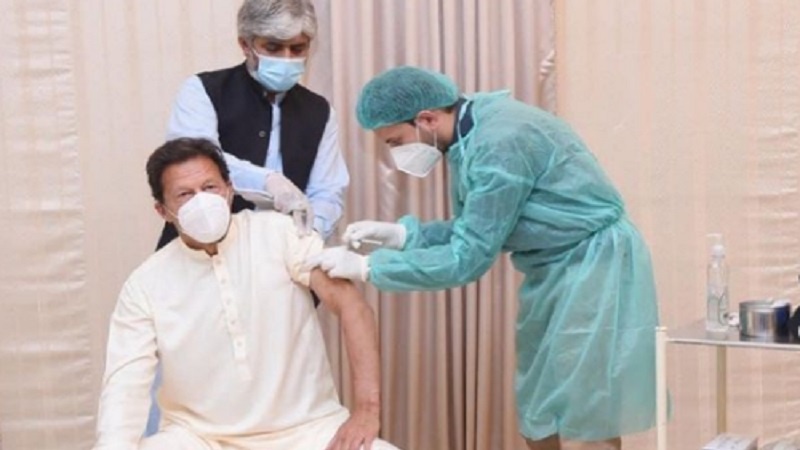 वैक्सीन लगवाने के बावजूद इमरान ख़ान कोरोना संक्रमण का शिकार