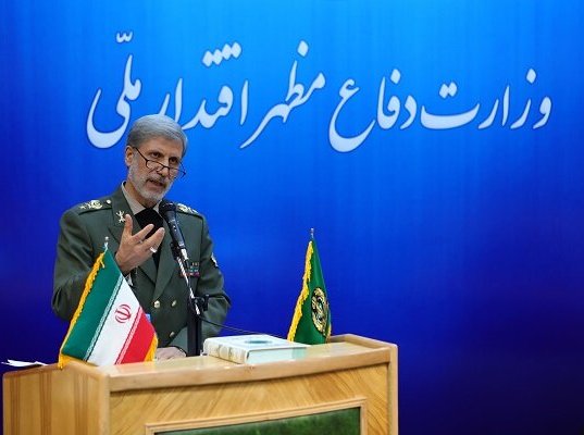 وزير الدفاع الإيراني يهنئ نظرائه في الدول الصديقة والمجاورة بـ"عيد النوروز"