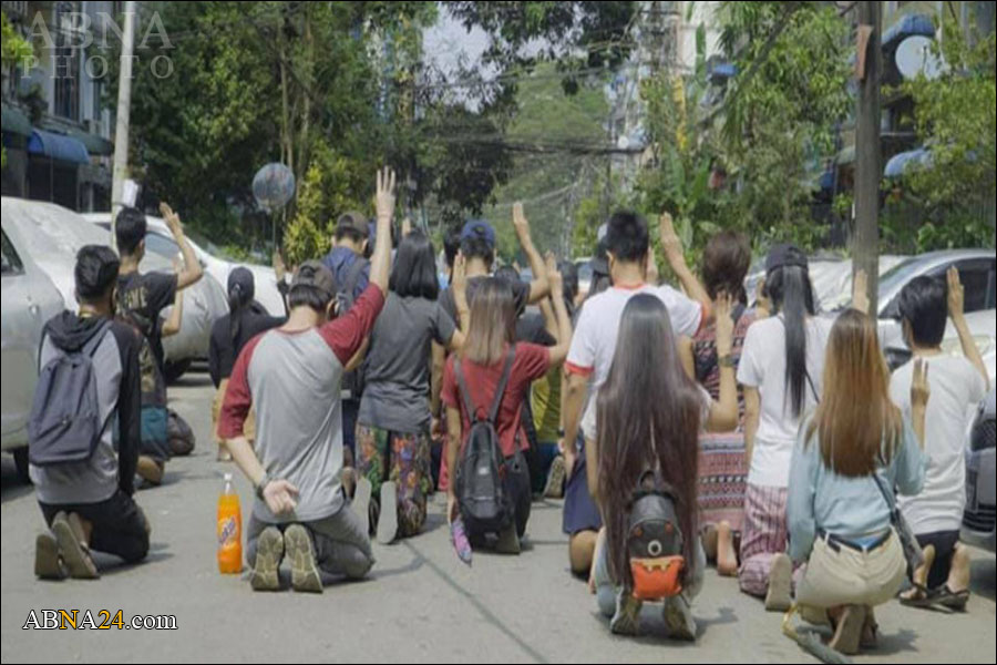  “ေက်ာင္းသားေတြ၊ ျပည္သူေတြ ဝန္ထမ္းေတြရဲ႕အသက္ကိုျပန္ၾကည့္ေပးၾကပါ၊ ေသြးမေအးၾကပါနဲ႔”