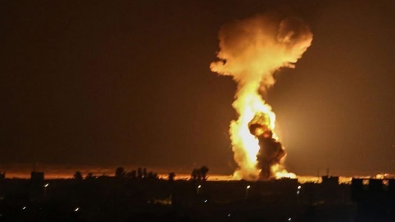I caccia sionisti bombardano la Striscia di Gaza