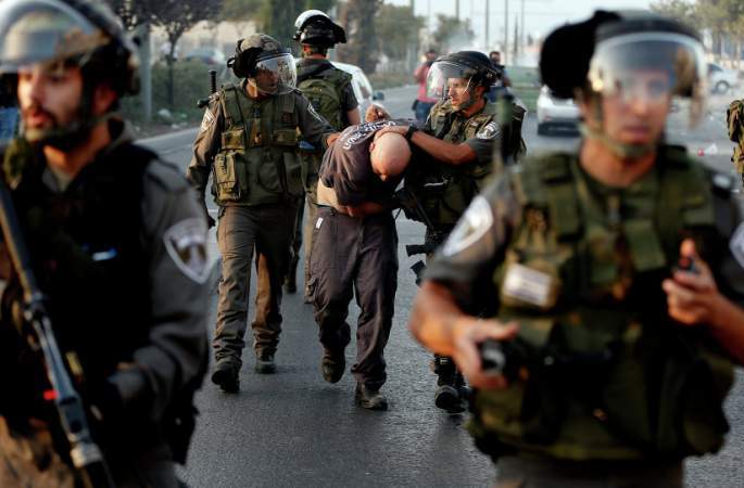 قوات العدو الصهيوني تعتقل 11 فلسطينيا بينهم قيادات في حماس