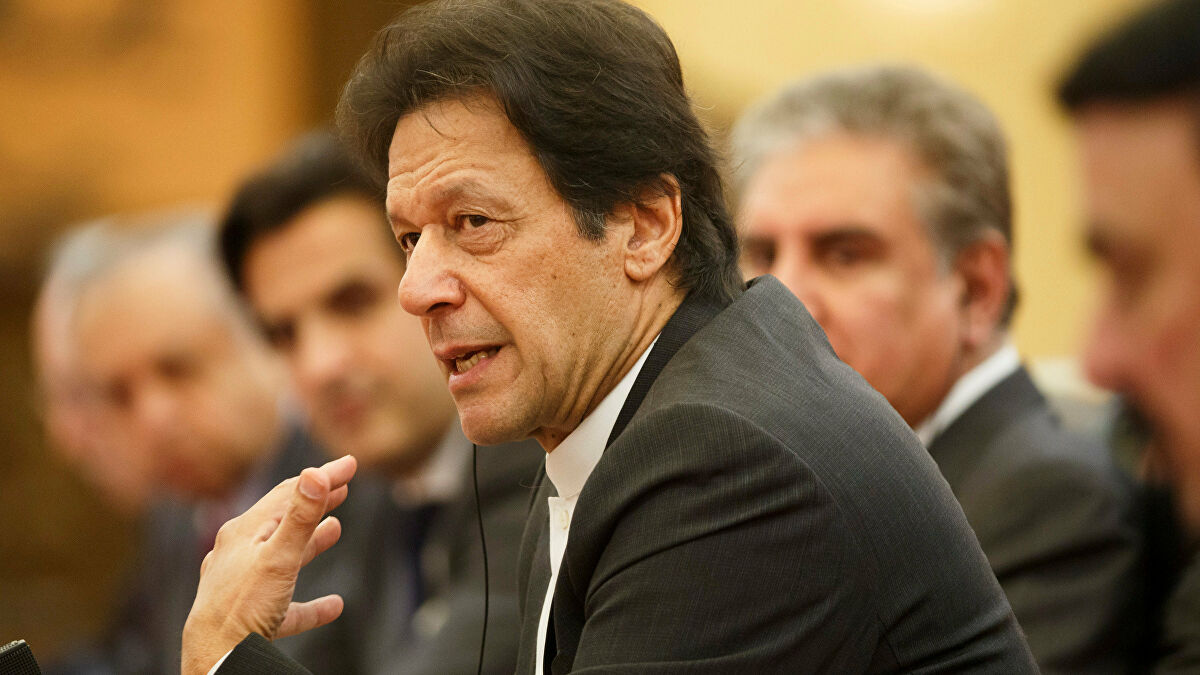 عمران خان يواجه انتقادات بعد عقد اجتماع رغم إصابته بكورونا