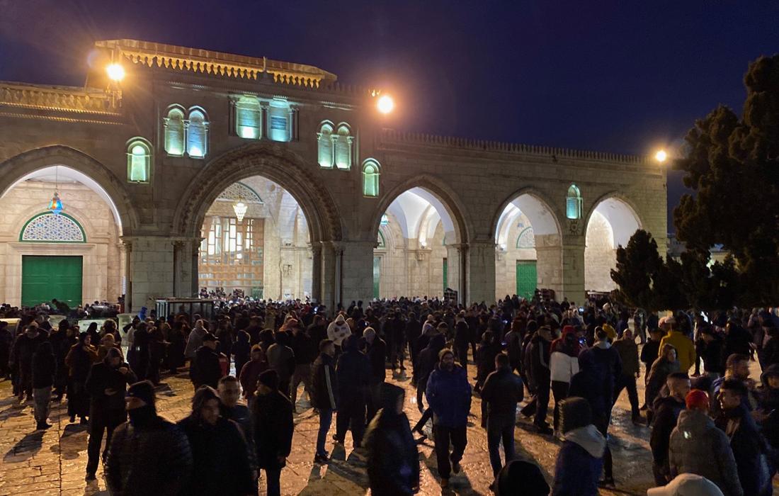 حشود المصلين تلبي نداء "الفجر العظيم" في المسجد الأقصى