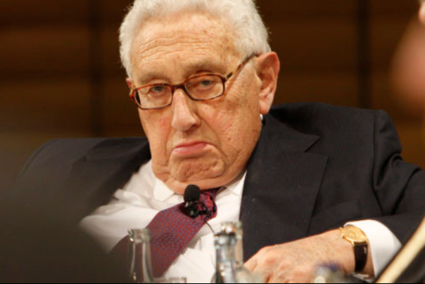 كيسنجر يدعو أمريكا للتفاهم مع الصين تجنبا للصراع 