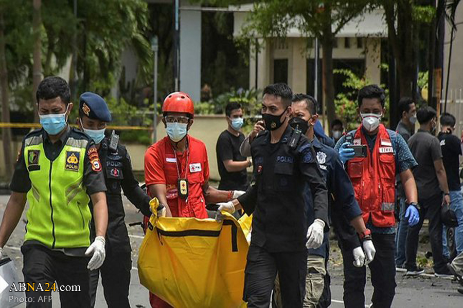 Video: Several wounded in suspected bomb attack at Indonesia church
