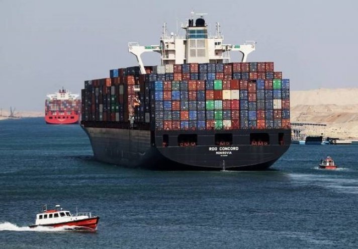 قناة السويس: 81 سفينة عبرت القناة في الاتجاهين 