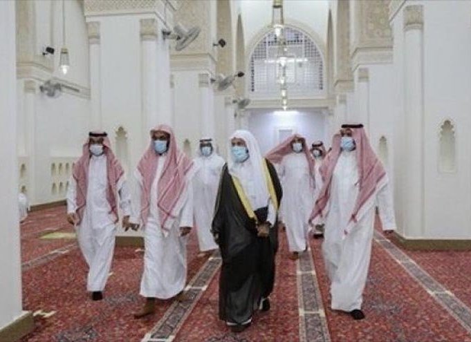 السعودية تفصل أكثر من ألف خطيب تجسست عليهم بمجالسهم وبالواتساب + (الوثائق)
