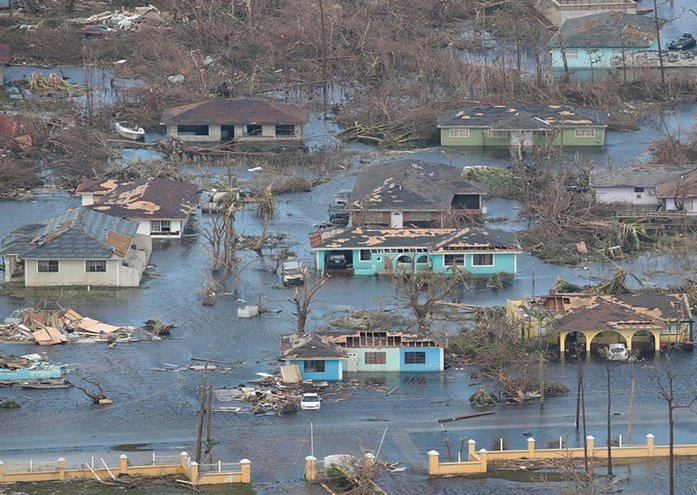 فيضان مياه سامة يهدد آلاف السكان في فلوريدا الأمريكية