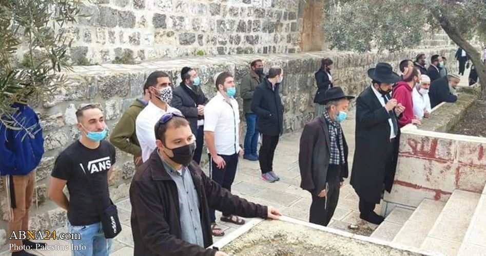 Over 80 extremist Jewish settlers defile Al-Aqsa courtyards