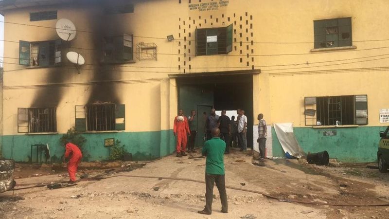 ‘Yan Bindiga Sun Kai Hari Gidan Yari Da Helkwatar ‘Yan Sandan Owerri, Fursunoni Da Dama Sun Gudu