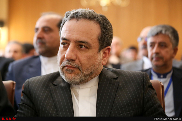 Araghchi: US must lift Iran sanctions all at once, in one step
