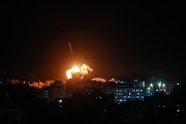 Zionist enemy launches missile strike against Damascus