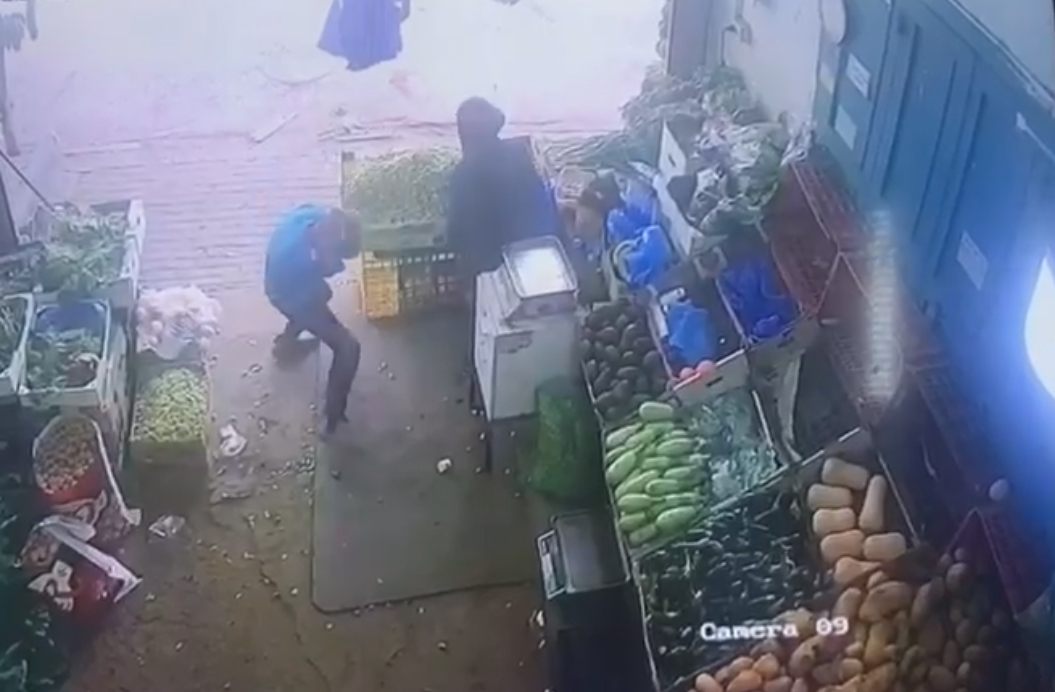 إصابة طفل فلسطيني برصاص إسرائيلي داخل محل لبيع الخضار  