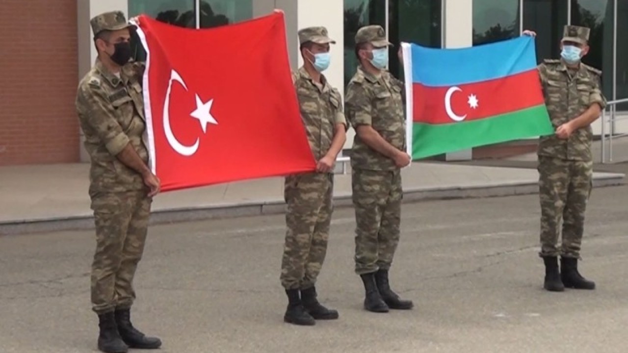 أذربيجان تجري مناورات عسكرية مشتركة مع قوات تركية