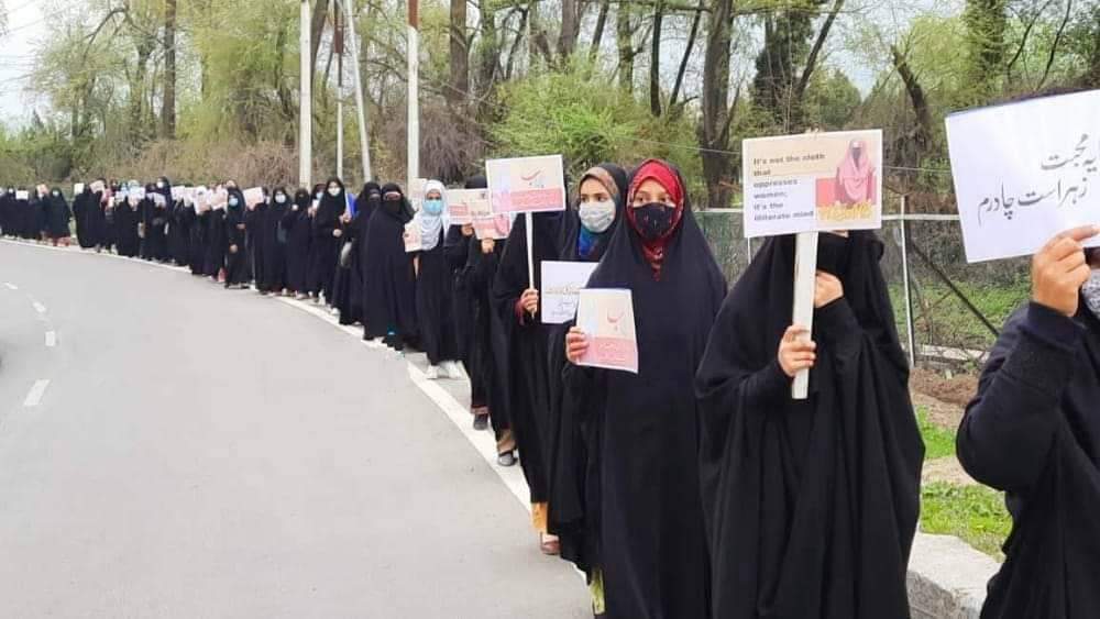 کشمیر میں فیش شو کے خلاف خواتین کا احتجاج