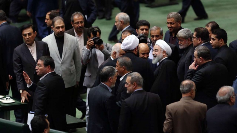 イラン大統領の法律施行拒否に関する報告が司法府に付託