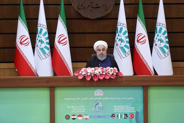 Presidente Rohaní: “Estados Unidos no logró poner de rodillas a la nación iraní” 