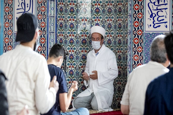 Dutch Muslims urged to celebrate Ramadan at home without guests