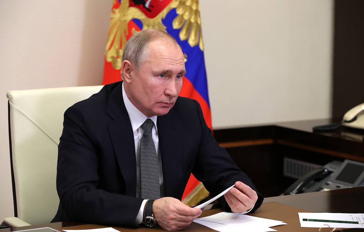 Путин поручил ФНС отслеживать инвестактивность крупнейших компаний