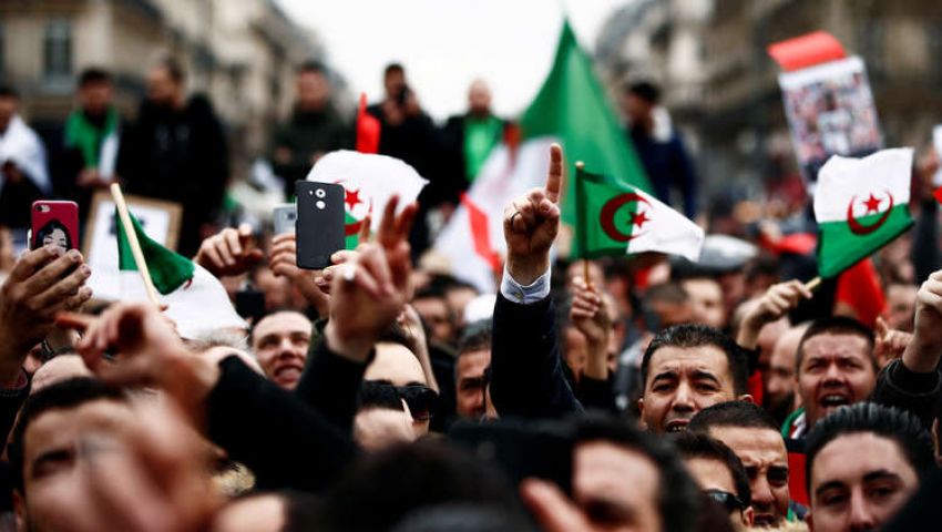الحكومة الجزائرية تتهم أطرافا خارجية باستخدام الحراك الجديد
