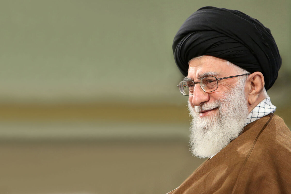 Imam Khamenei donates 500m tomans to help free prisoners
