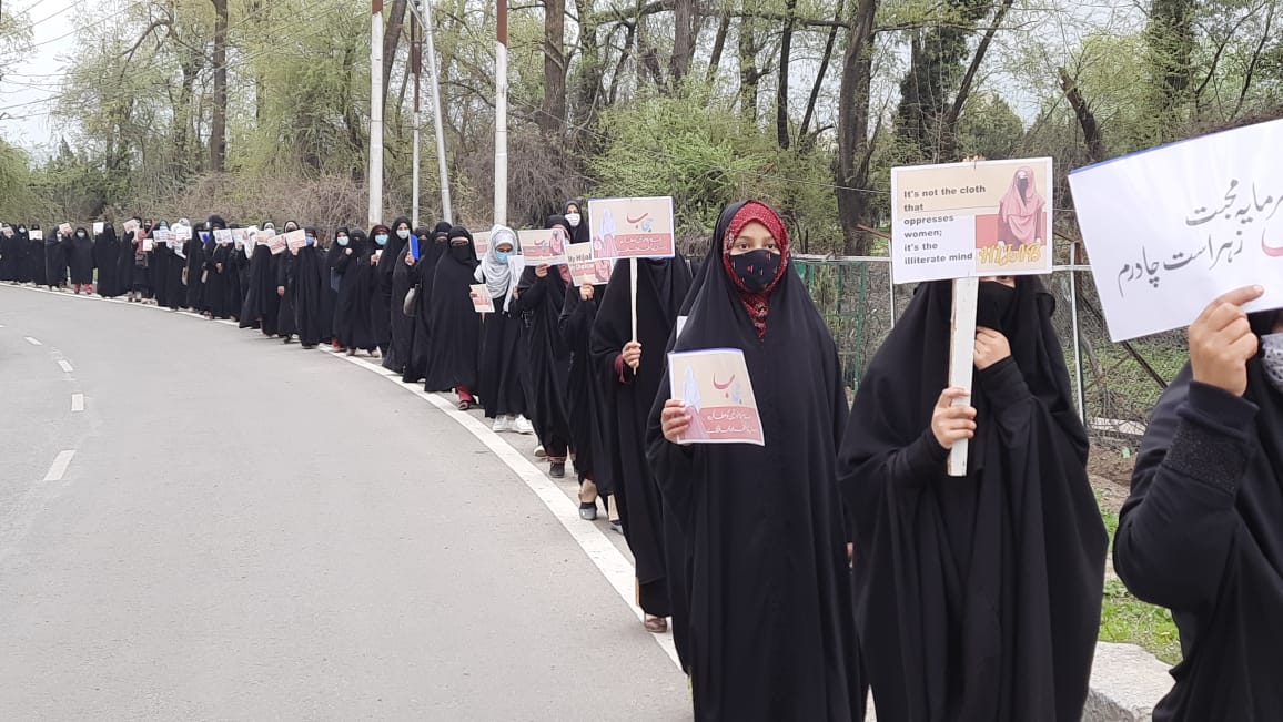 Kashmiri women stage protest against Fashion Show in Srinagar