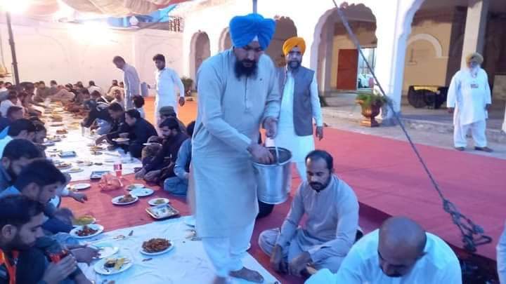 Photos: Pakistan Sikhs serve iftar meals for Muslims fasting in holy Ramadan