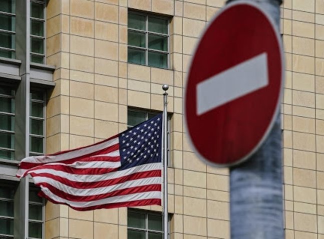 Russia sanctions, expels 10 US diplomats