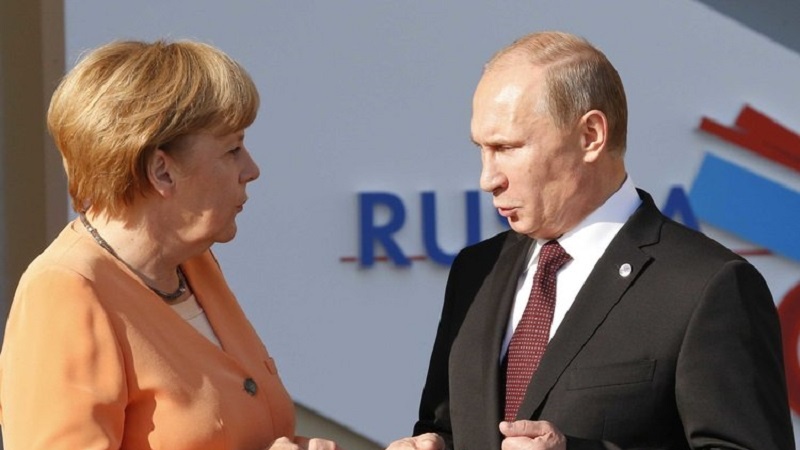 Merkel: se parliamo di critiche nei confromti di Putin, non le faccio di nascosto