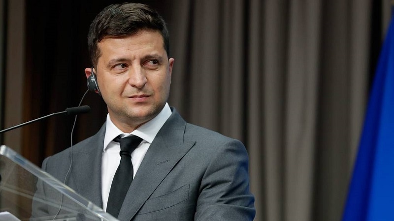 Зеленский предложил Путину встретиться в Донбассе