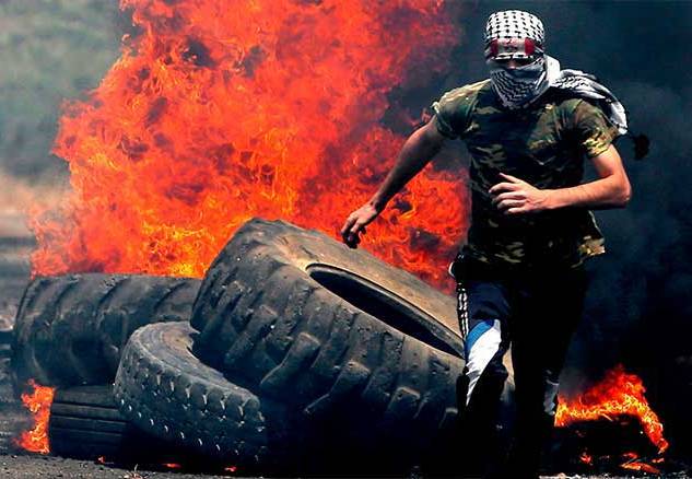 عشرات الإصابات بمواجهات عنيفة في القدس على إثر دعوات لاقتحام "المسجد الأقصى"