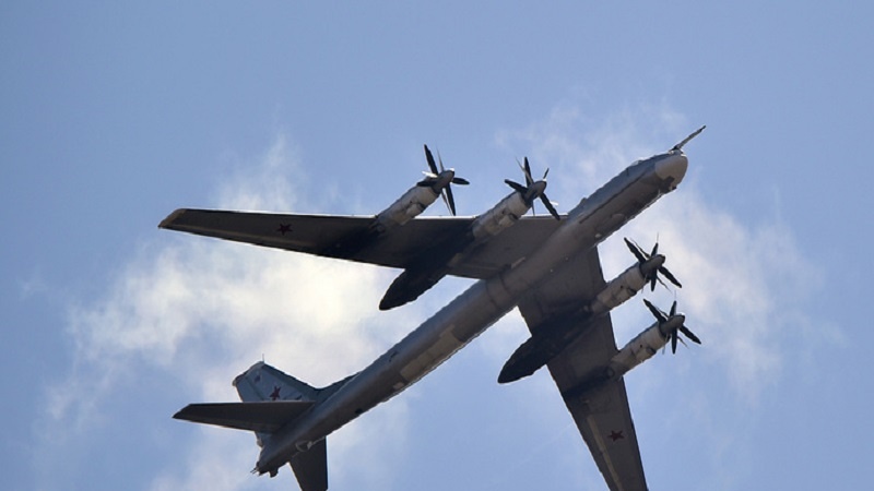 Jet Tempur AS Usik Penerbangan Tupolev Tu-142 Rusia