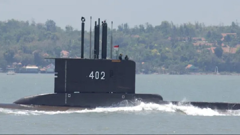 Indonesia, trovati in mare relitti del sottomarino scomparso