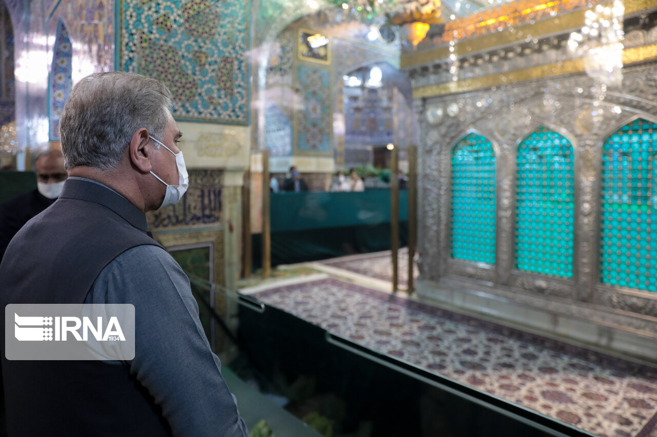 Photos: Pakistani FM makes pilgrimage to Imam Reza (AS) Holy Shrine