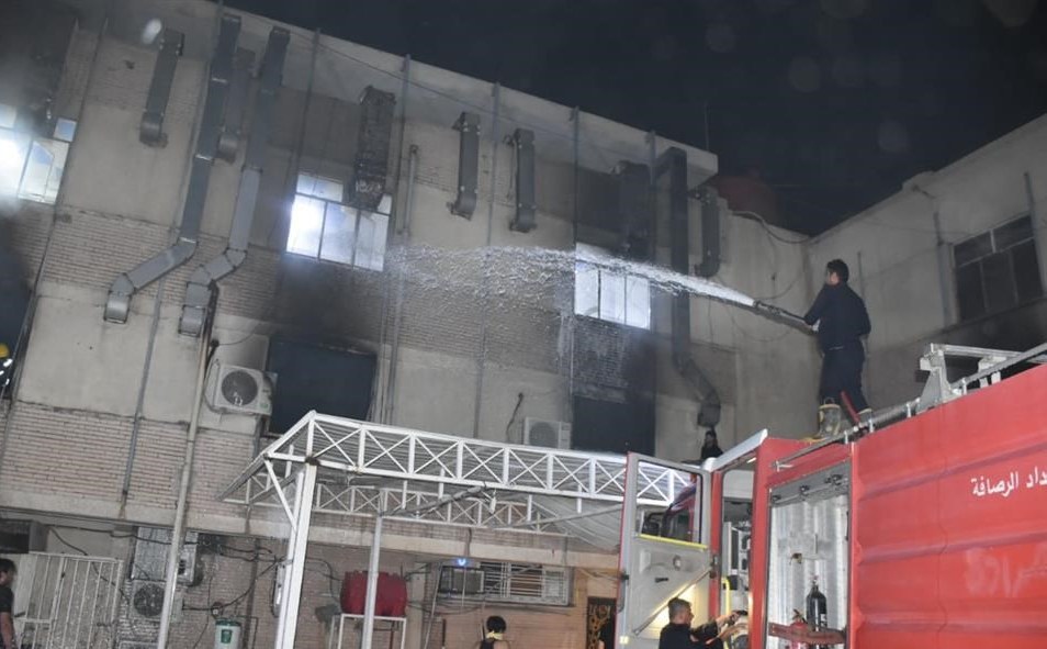 اخلاء 21 جثة من المرضى الراقدين داخل المستشفى واصابة 40 مريضاً