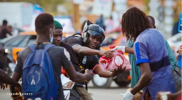 Sénégal : des chrétiens distribuent le repas de rupture du jeûne à leurs compatriotes musulmans