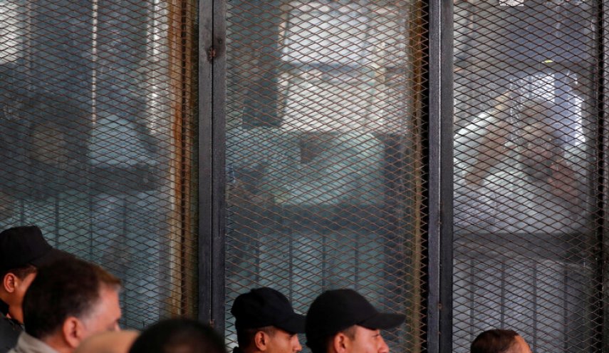 مصر تدرج كبار قيادة "الإخوان" على قائمة الإرهابيين!