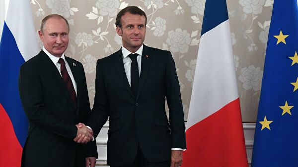 Макрон и Путин провели телефонный разговор