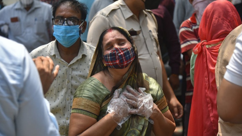 कोरोना की क़यमात के बीच सोशल मीडिया पर मदद की गुहार लगाने वालों पर सरकार क्यों कसना चाहती है शिकंजा? सुप्रीम कोर्ट ने दिया झटका