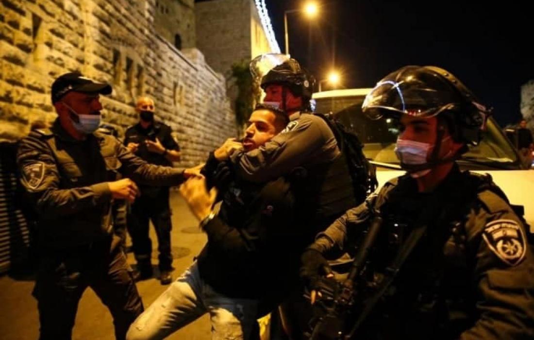 قوات الاحتلال الاسرائيلي تعتقل عددًا من الفلسطينيين بينهم أسرى محررون بالضفة المحتلة