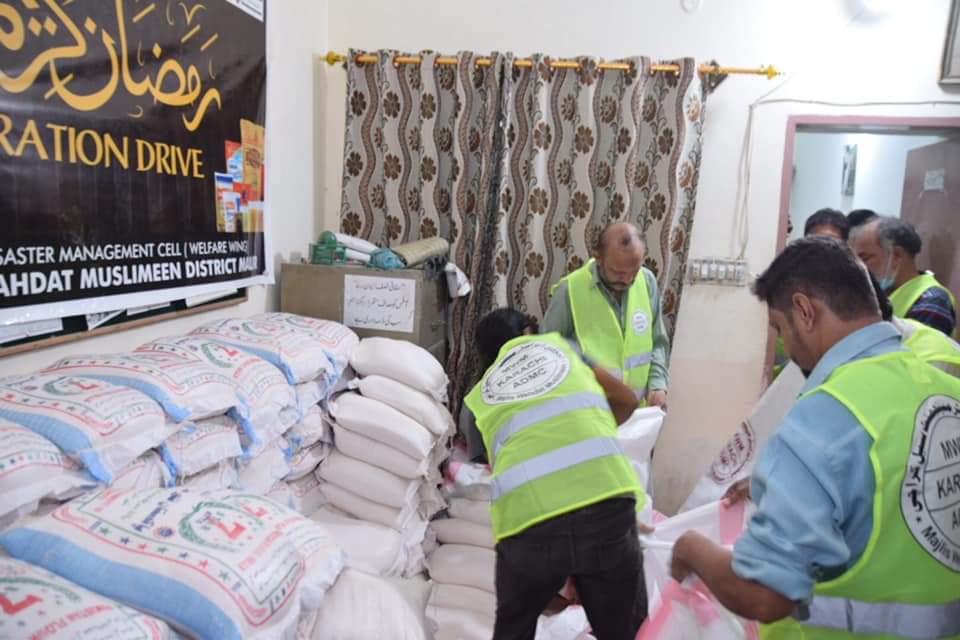Photos: Majlis Wahdat-e-Muslimeen of Karachi, Pakistan help needy families with Ramadan packages in Malir district