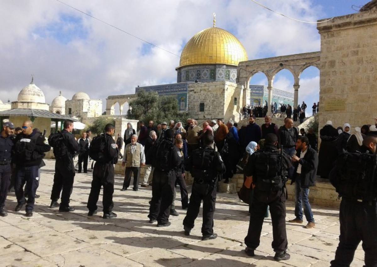 مسجد الاقصیٰ پر جارحیت، فلسطینیوں اور صہیونیوں میں شدید جھڑپیں