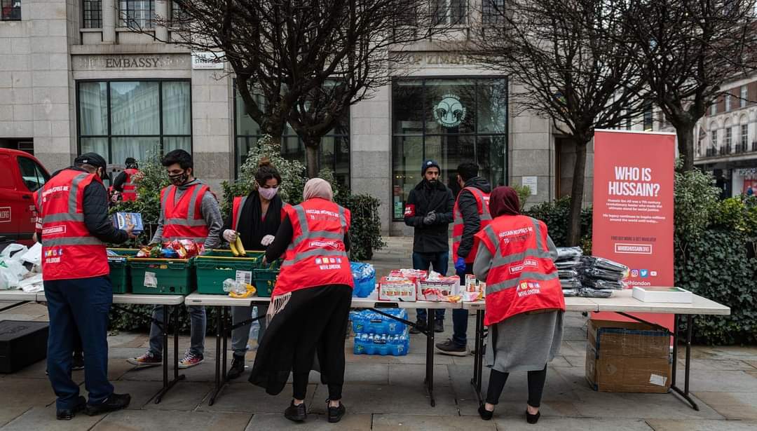 Photos: "Who is Hussain?" volunteers in London help needy people in their weekly campaign