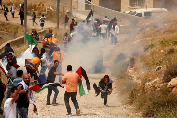 Ginamit ang mga Drone sa Pagsalakay sa Gas na Pampaluha doon sa mga Palestino sa Sinakop na West Bank