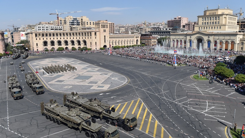 Ермәни парламентиндә анти-Русија истеријасы ҝүҹләнир