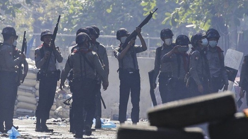 Myanmar'da 8 protestocu daha öldürüldü