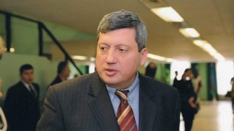 Ахар.аз Фејк мәлумат әсасында политологдан фикир өјрәнди